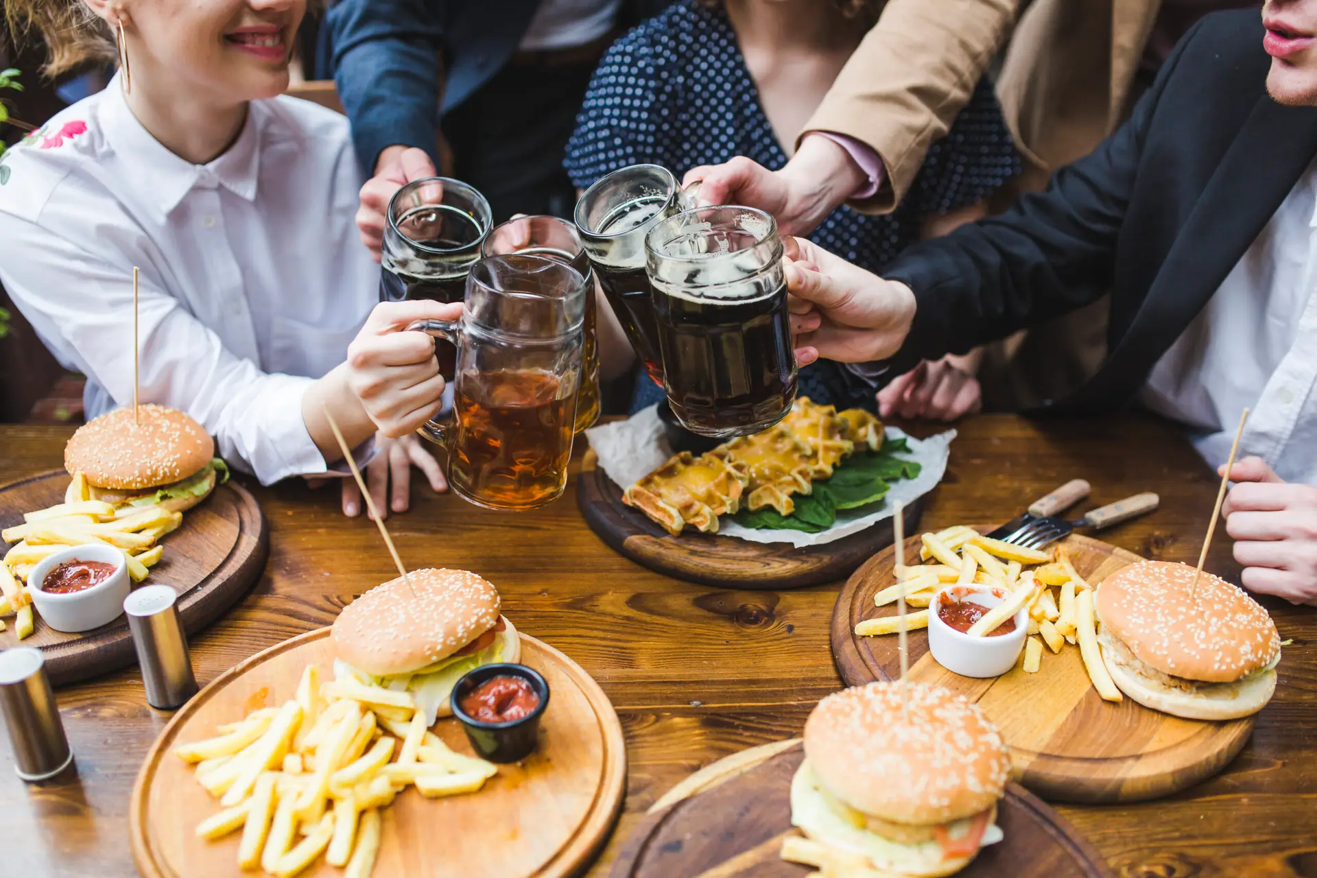 friends-eating-conversating-restaurant